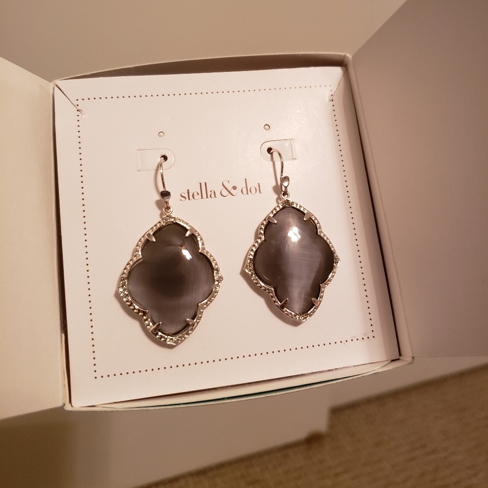 Stella and Dot Isabella Earrings